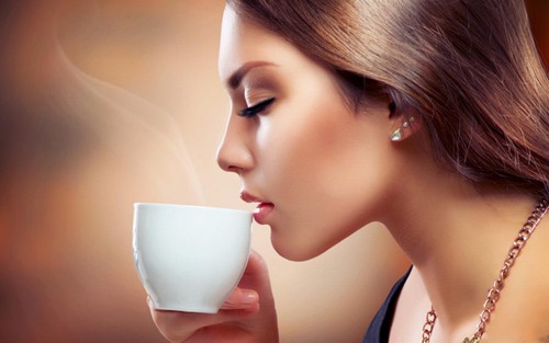 Giữ đôi môi hồng xinh xắn sẽ giúp bạn luôn xinh đẹp và "tỏa sáng" dù ở bất kỳ đâu.