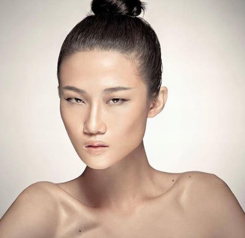 Mắt một mí khiến gương mặt của bạn trở nên nặng nề và thiếu sức sống.