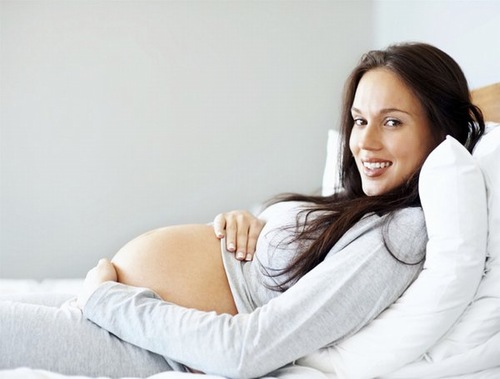Phụ nữ khi mang thai nên suy nghĩ cẩn thận trước khi phun xăm thẩm mỹ.