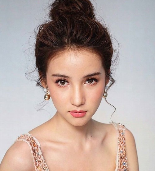 Phun mày tán bột là kỹ thuật làm đẹp được giới trẻ hiện đại vô cùng yêu thích.