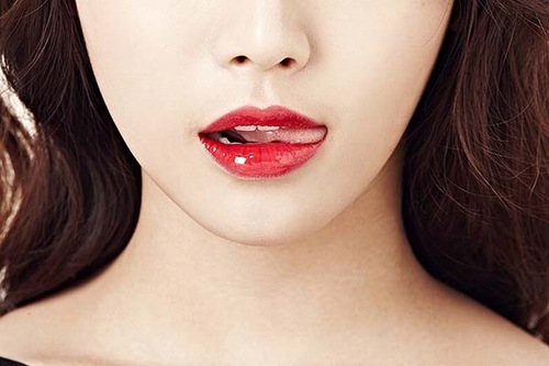Phun môi là bí quyết làm đẹp siêu hot của phụ nữ hiện đại.