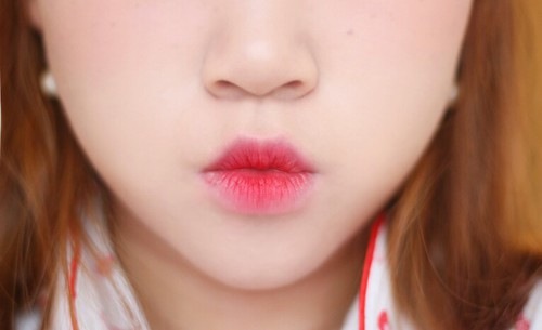Phun môi xí muội đem tới cho đôi môi bạn nét đẹp mong manh đầy mê hoặc.