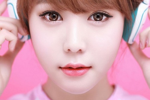 Phun môi là kỹ thuật làm đẹp được nhiều nàng hiện đại lựa chọn.