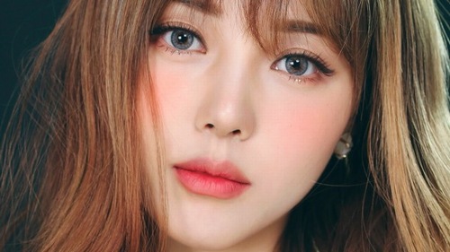 Phun mí mở tròng là phương pháp làm đẹp có độ an toàn cao, không gân xâm lấn, tổn thương vùng mắt.