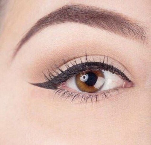 Kẻ mắt mèo mang đến cho bạn vẻ đẹp tinh tế cùng ánh nhìn sắc nét đầy mê hoặc.