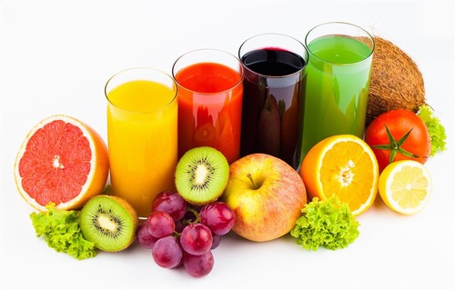 Uống nước ép sinh tố mỗi ngày là cách hiệu quả để bổ sung vitamin C tự nhiên cho cơ thể.