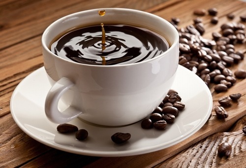 Uống cafe không tốt cho quá trình phục hồi và lên màu của môi sau khi phun xăm.