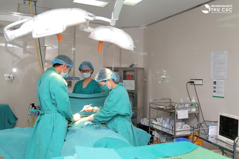 phẫu thuật nâng ngực nội soi có đau không