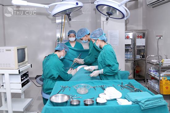 Quy trình nâng ngực diễn ra bài bản, trong phòng mổ vô khuẩn 1 chiều hiện đại