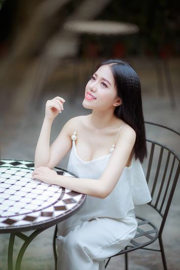 Nếu bạn yêu thích Phùng Khánh Linh thì hãy tiếp tục ủng hộ cô nàng dễ thương, dễ mến này nhé
