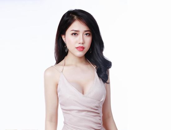 Kết quả sau một tháng nâng ngực, Khánh Linh đã có màn lột xác ngoạn mục từ ngoại hình đến phong cách.