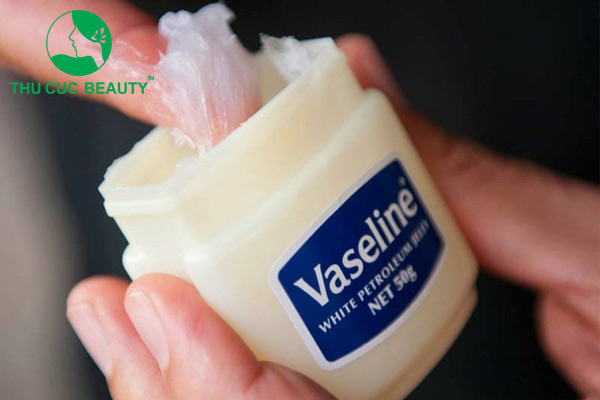 hướng dẫn bôi vaseline sau phun môi