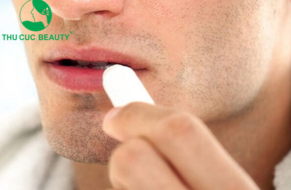 chăm sóc sau phun môi nam giới